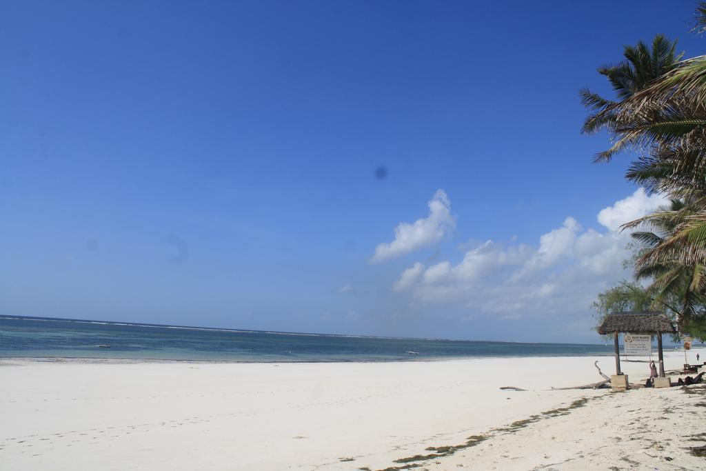 Diani Marine Divers Village Diani Beach Esterno foto