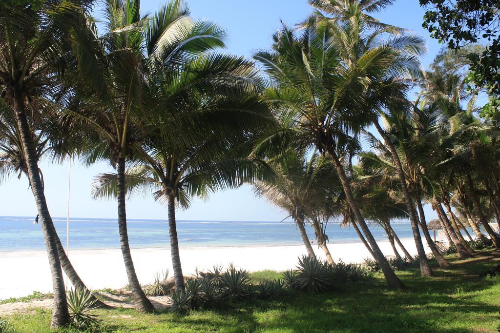 Diani Marine Divers Village Diani Beach Esterno foto