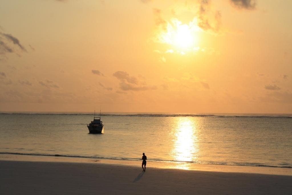 Diani Marine Divers Village Diani Beach Esterno foto